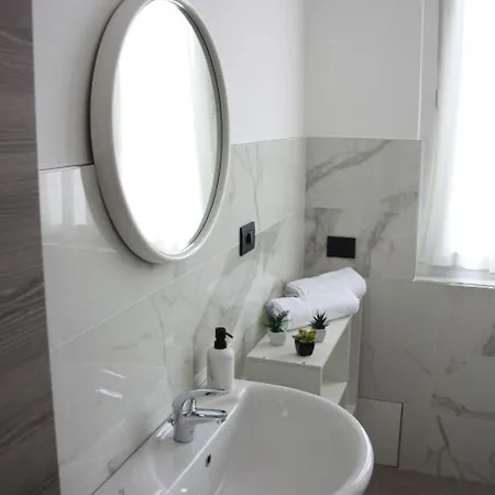 Stazione - Casa Privata Con Veranda Apartament Romano di Lombardia